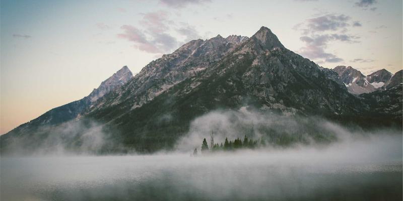 从智能家居到智慧工厂：传感器与无线通信如何驱动工业物联网预测性维护，显著降低停机成本
