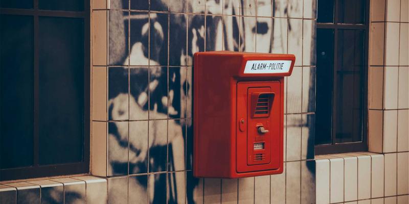 物联网平台数据中台架构：如何利用MQTT与人工智能硬件实现跨协议数据融合与治理