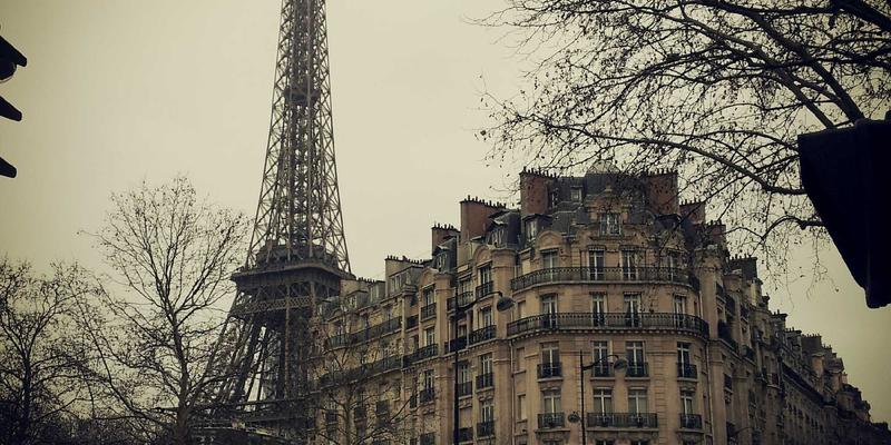 车联网V2X通信技术详解：从DSRC到C-V2X的演进、嵌入式系统实现与安全挑战